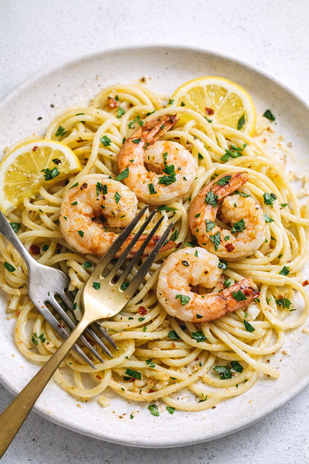 Lemon Garlic Butter Shrimp Linguine