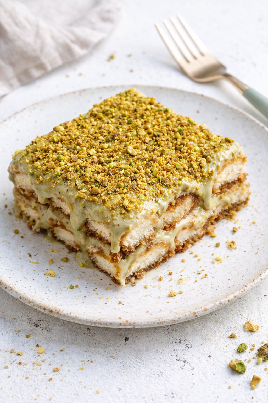 Easy No-Bake Pistachio Tiramisu Cookie Dessert