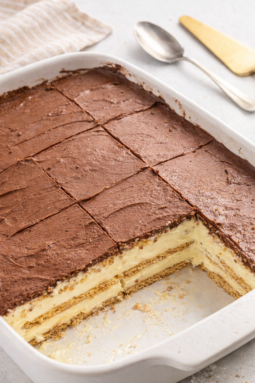 No-Bake Chocolate Éclair Dessert