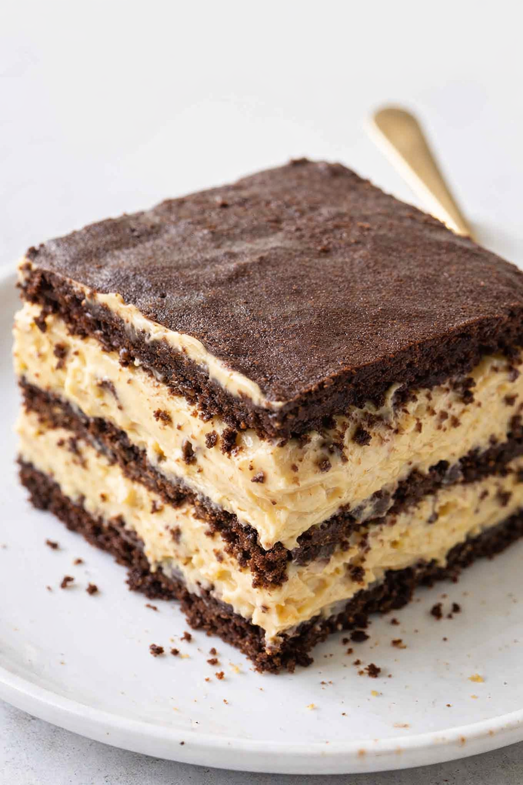 No-Bake Peanut Butter Chocolate Eclair Cake