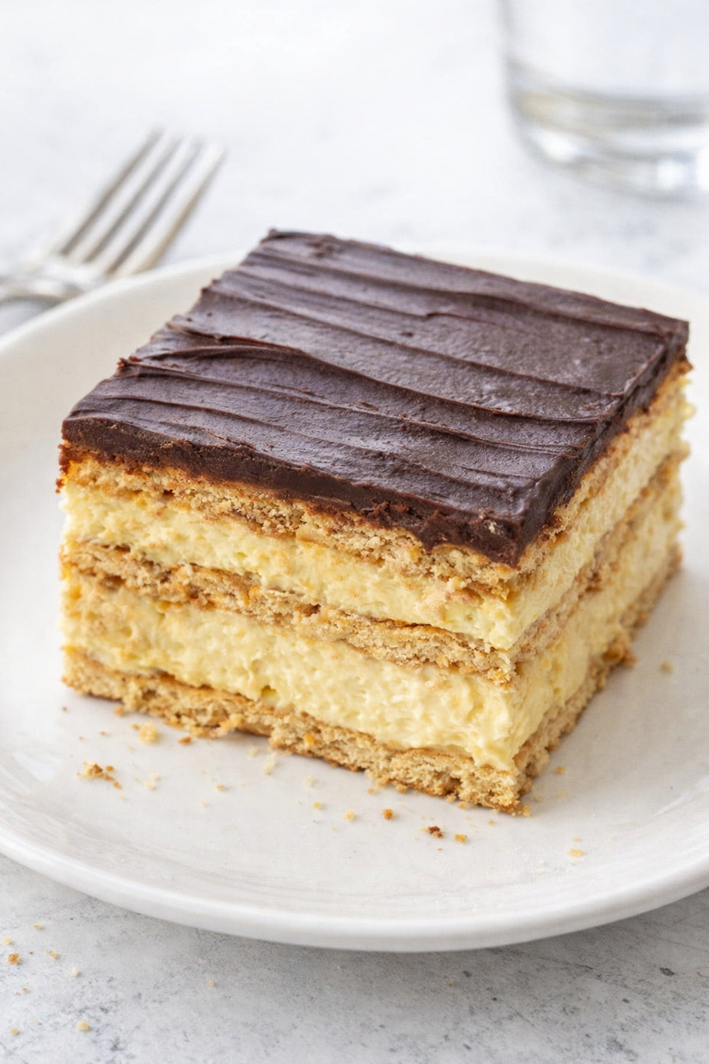 Simple No-Bake Chocolate Eclair Icebox Cake