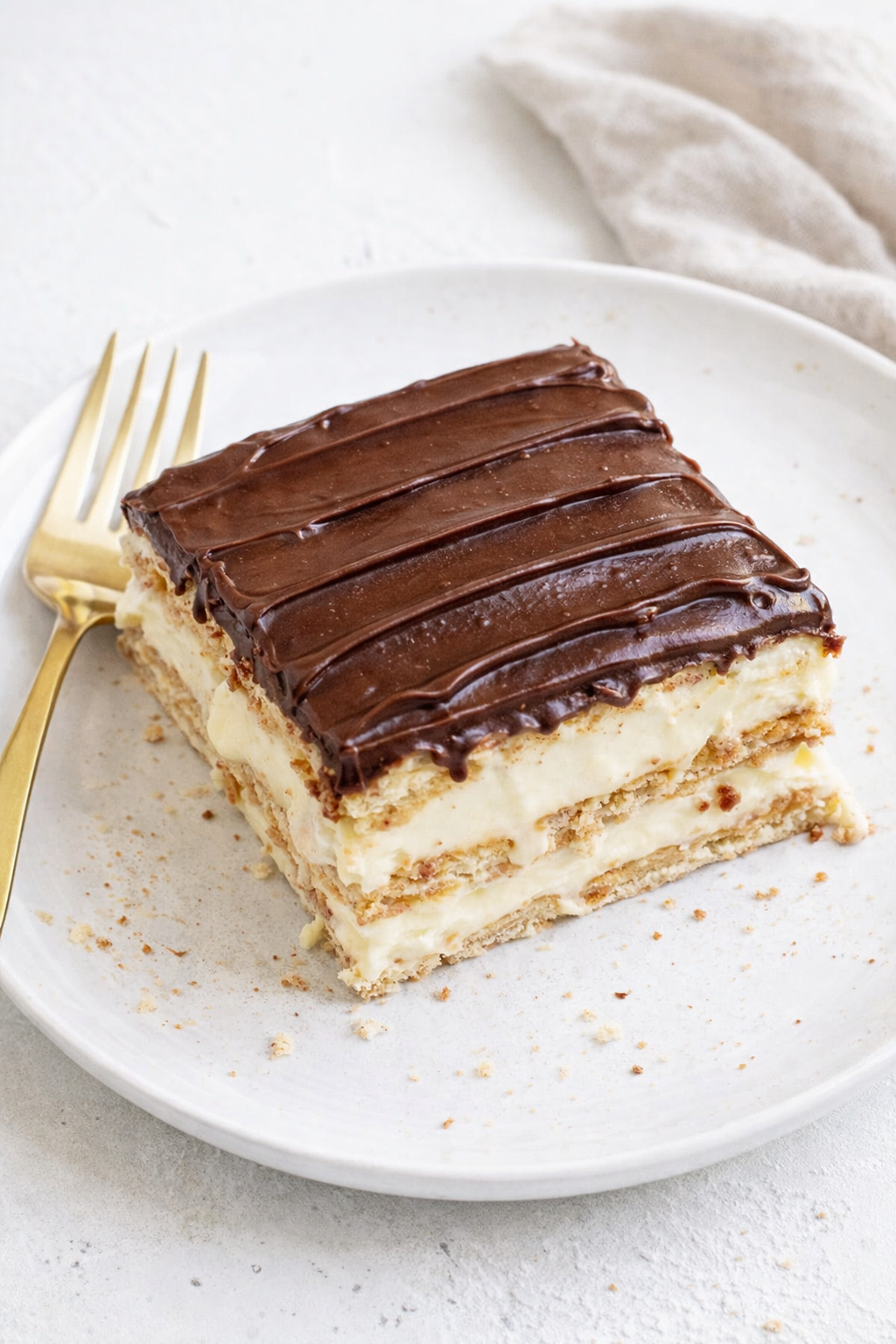 Simple No-Bake Chocolate Eclair Cake